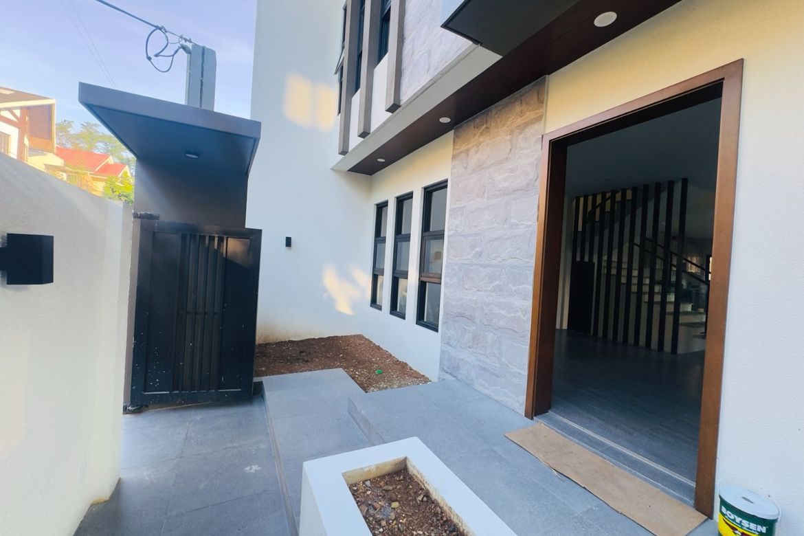 3 Bedroom House for Sale in Batasan Hills, Quezon City, Metro Manila – photo 4