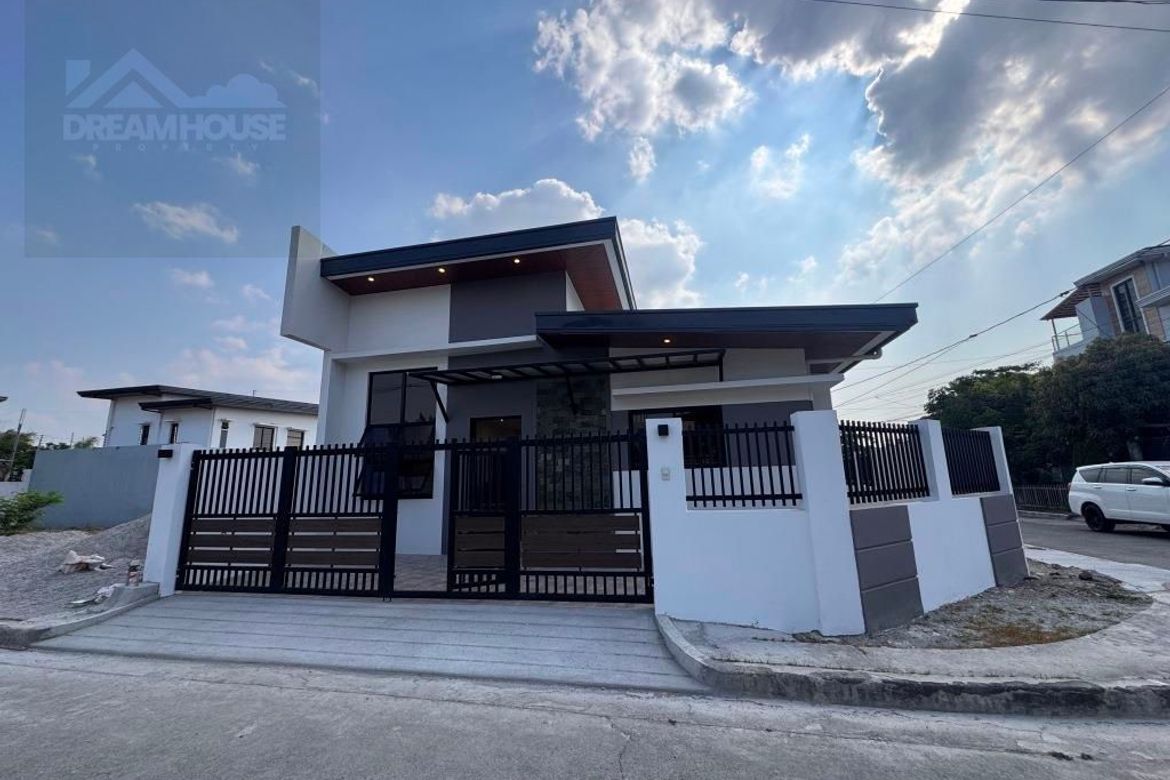 3 Bedroom House for Sale in Bayanan, Bacoor, Cavite