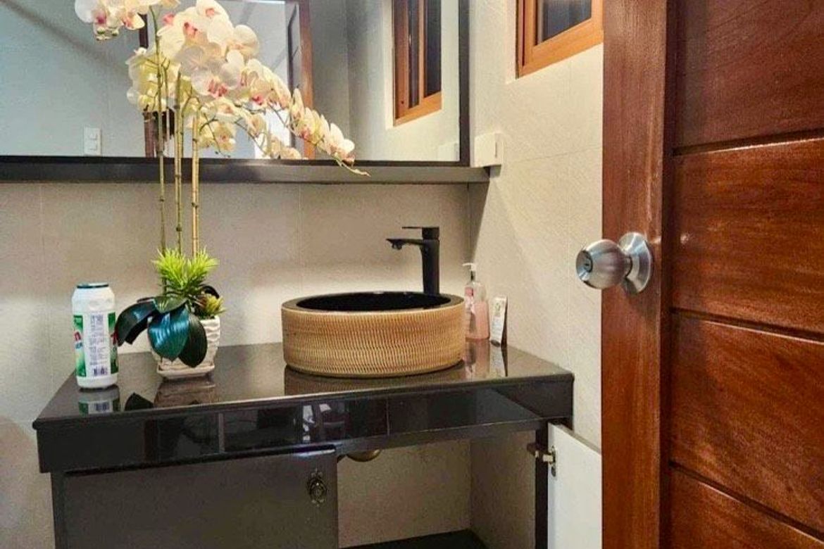 3 Bedroom House for Sale in BGC, Taguig, Metro Manila – photo 6