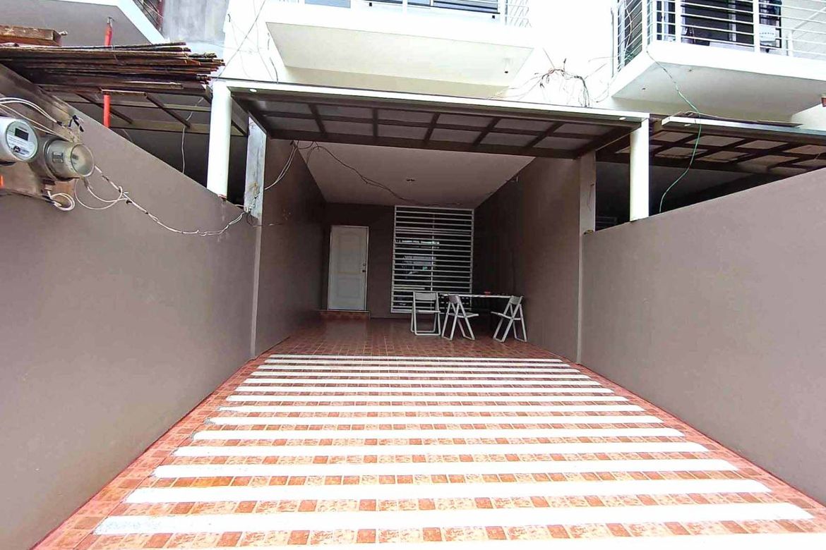 3 Bedroom House for Sale in Commonwealth, Quezon City, Metro Manila – photo 2