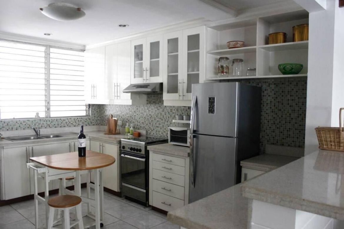 3 Bedroom House for Sale in Guadalupe Viejo, Makati, Metro Manila near MRT-3 Guadalupe