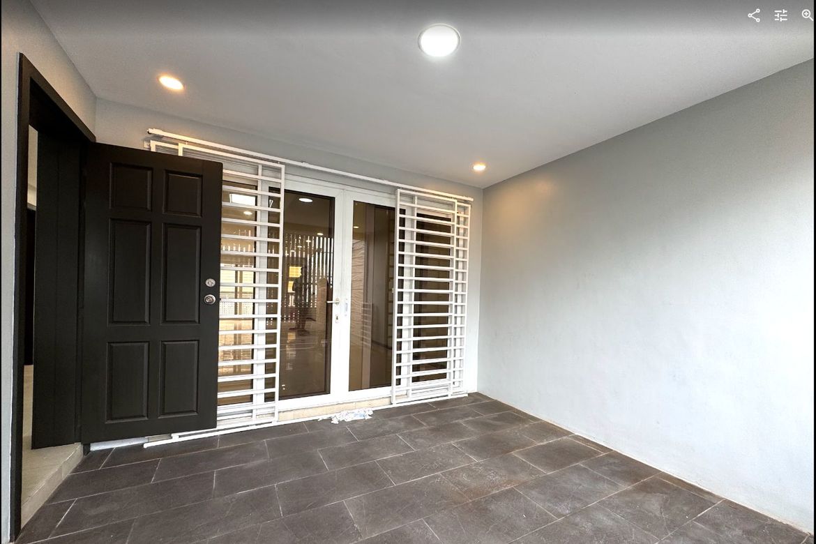 3 Bedroom House for Sale in Horseshoe, Quezon City, Metro Manila near LRT-2 Gilmore