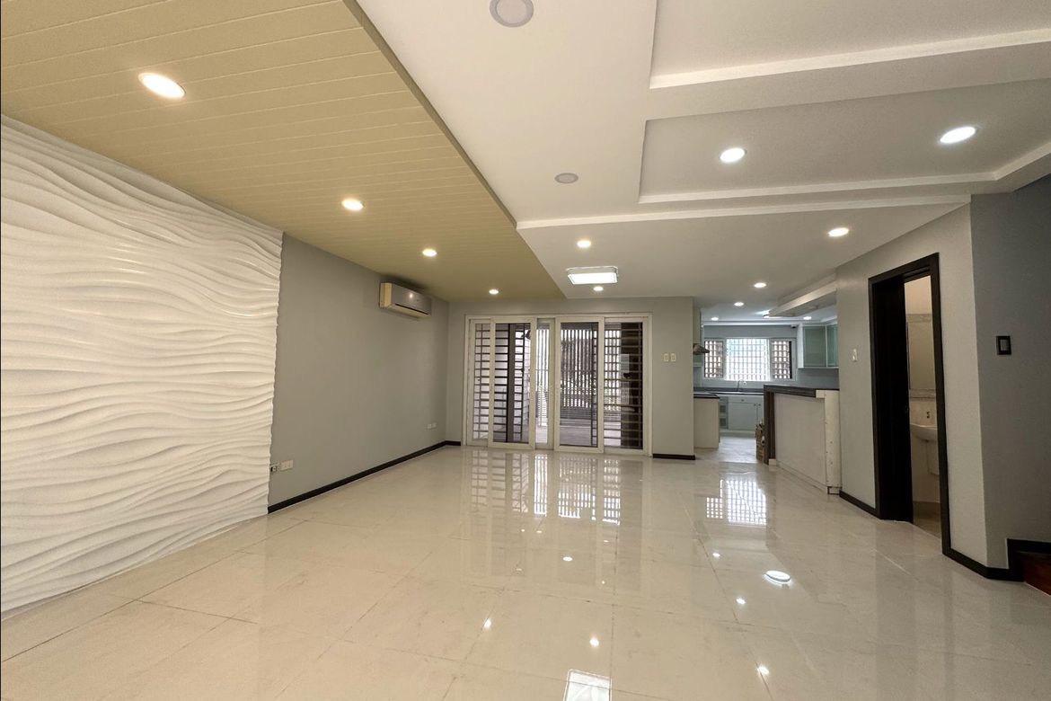 3 Bedroom House for Sale in Horseshoe, Quezon City, Metro Manila near LRT-2 Gilmore – photo 2