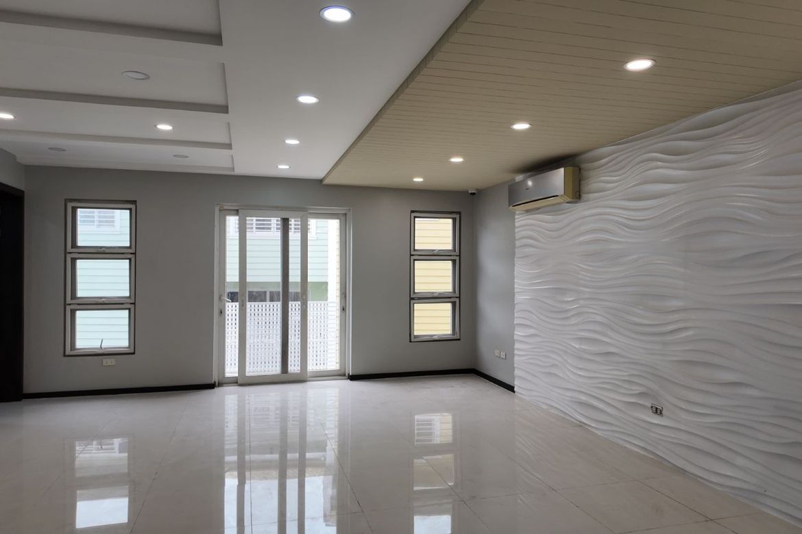 3 Bedroom House for Sale in Horseshoe, Quezon City, Metro Manila near LRT-2 Gilmore – photo 3