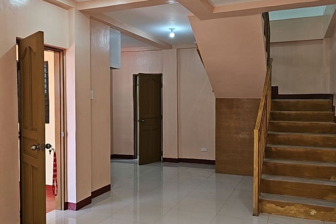 3 Bedroom House for Sale in Jesus de la Peña, Marikina, Metro Manila near LRT-2 Santolan