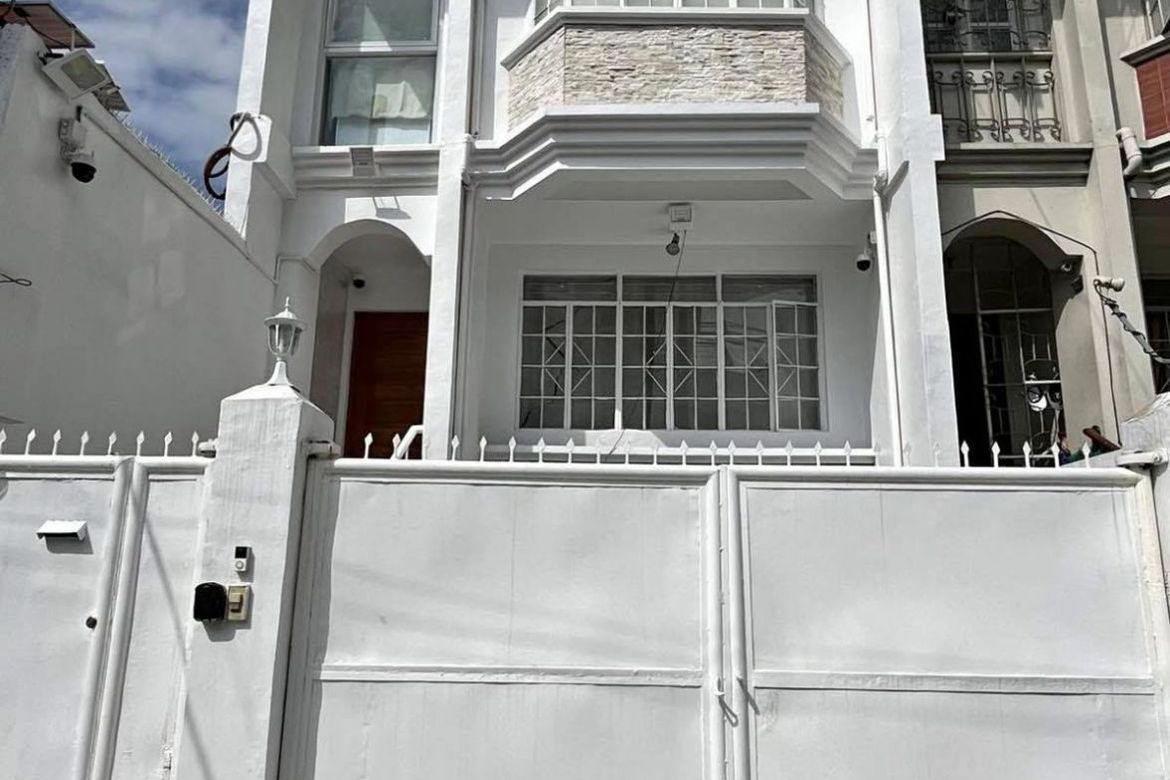 3 Bedroom House for Sale in Kapitolyo, Pasig, Metro Manila