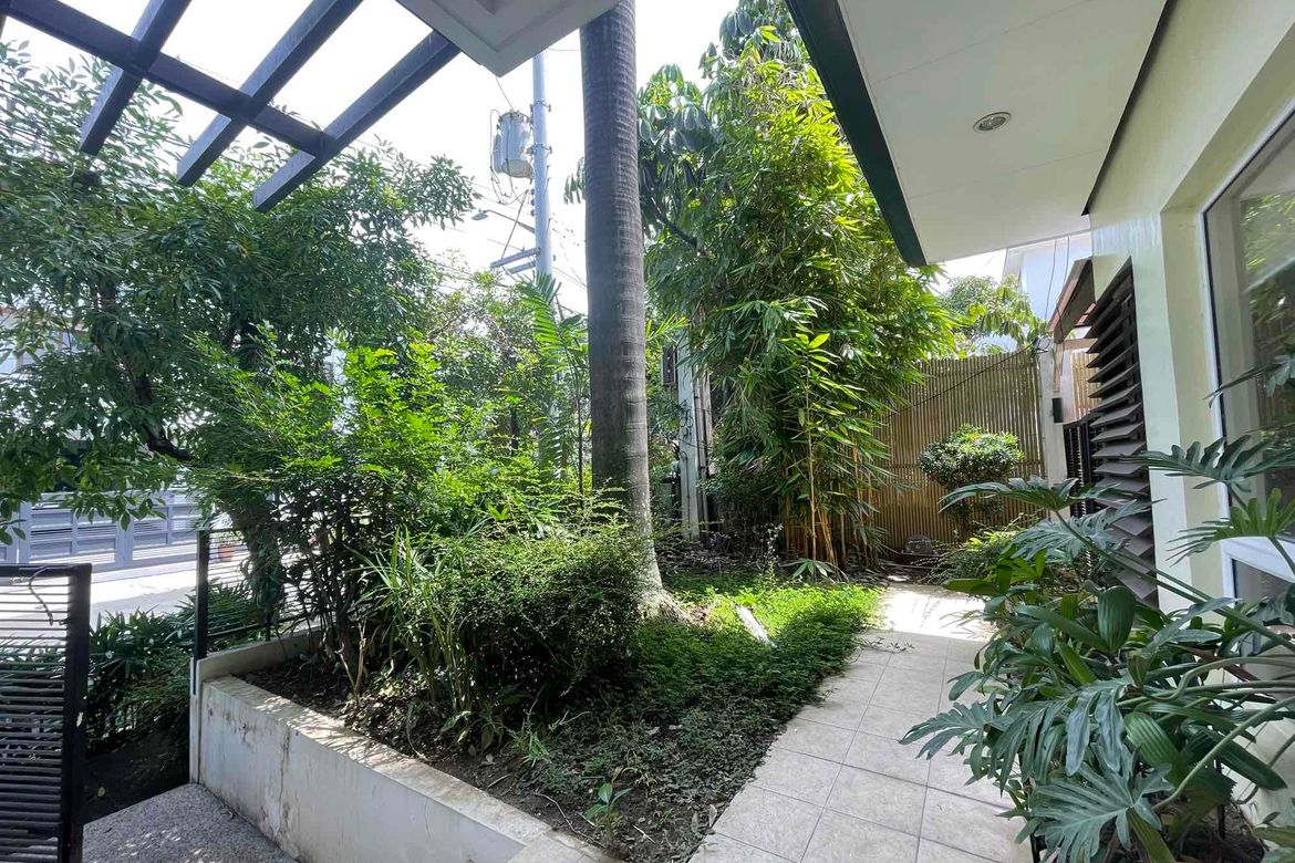3 Bedroom House for Sale in Magallanes Village, Magallanes, Makati City near MRT-3 Magallanes – photo 2