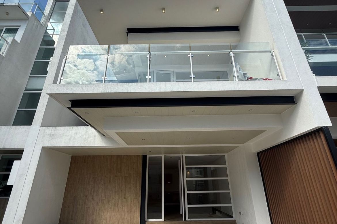 3 Bedroom House for Sale in MAHOGANY PLACE III, Bagong Tanyag, Taguig, Metro Manila