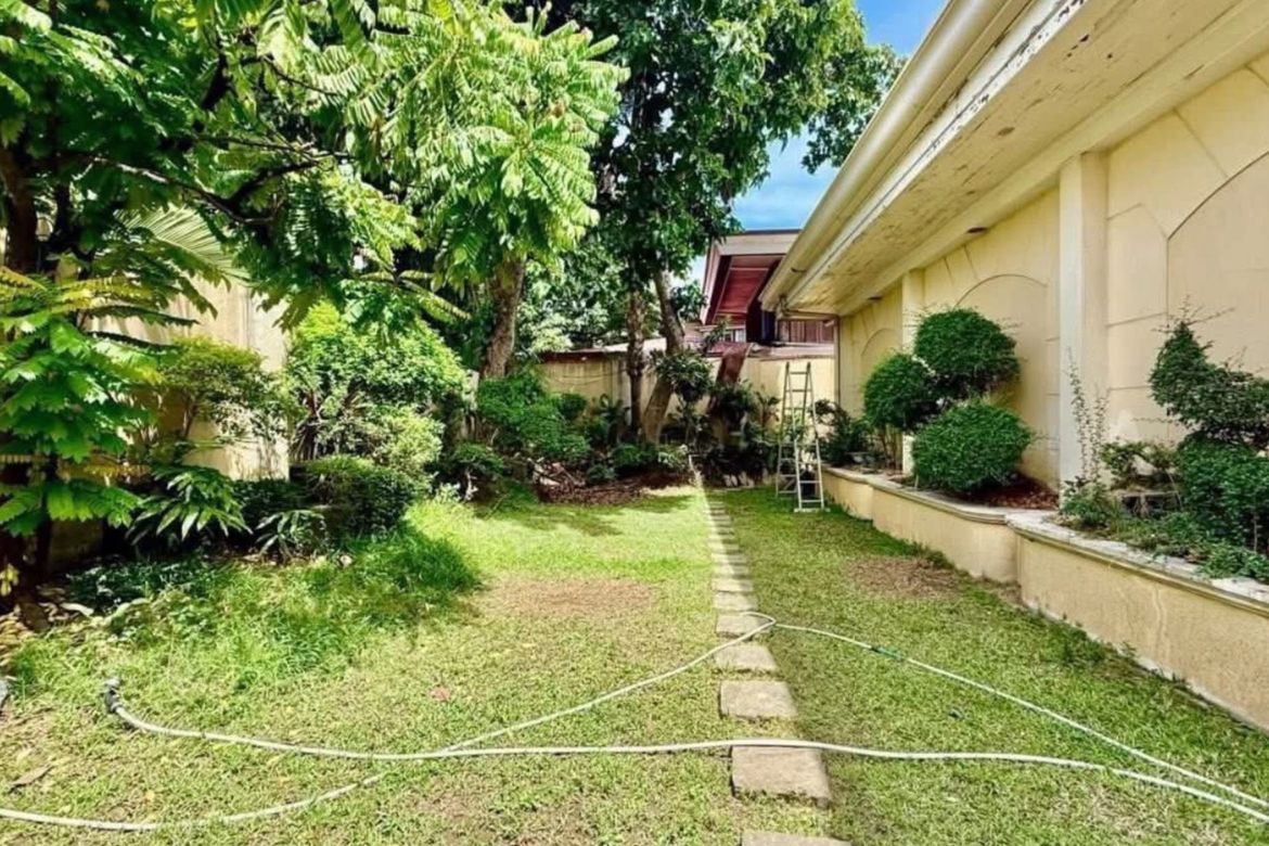 3 Bedroom House for Sale in Mariana, Quezon City, Metro Manila near LRT-2 Gilmore