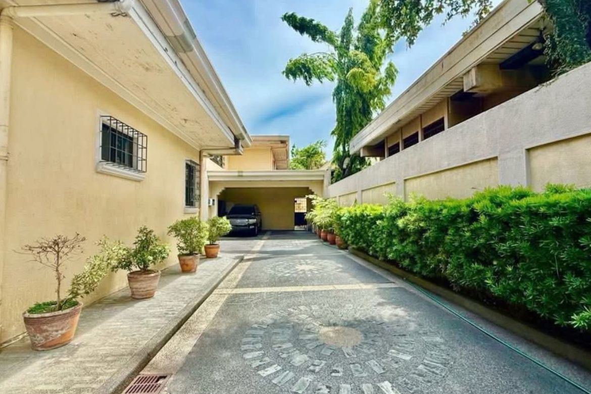 3 Bedroom House for Sale in Mariana, Quezon City, Metro Manila near LRT-2 Gilmore – photo 2