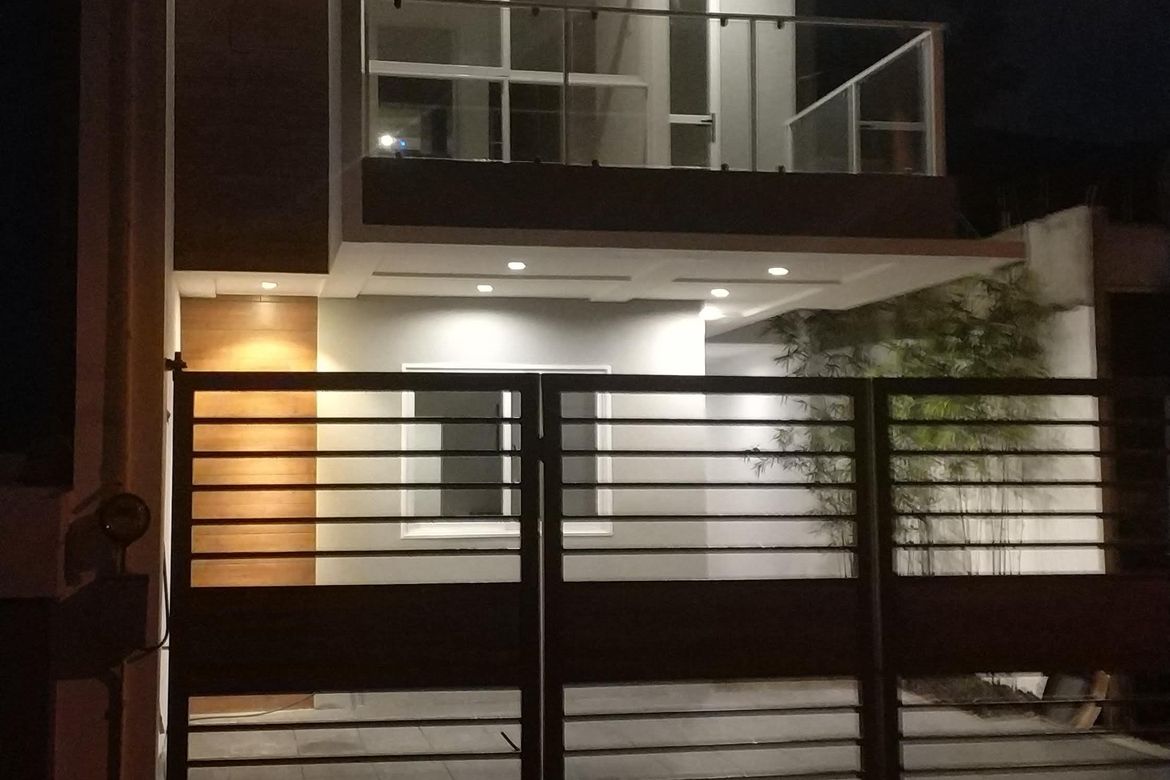 3 Bedroom House for Sale in Moonwalk, Parañaque, Metro Manila