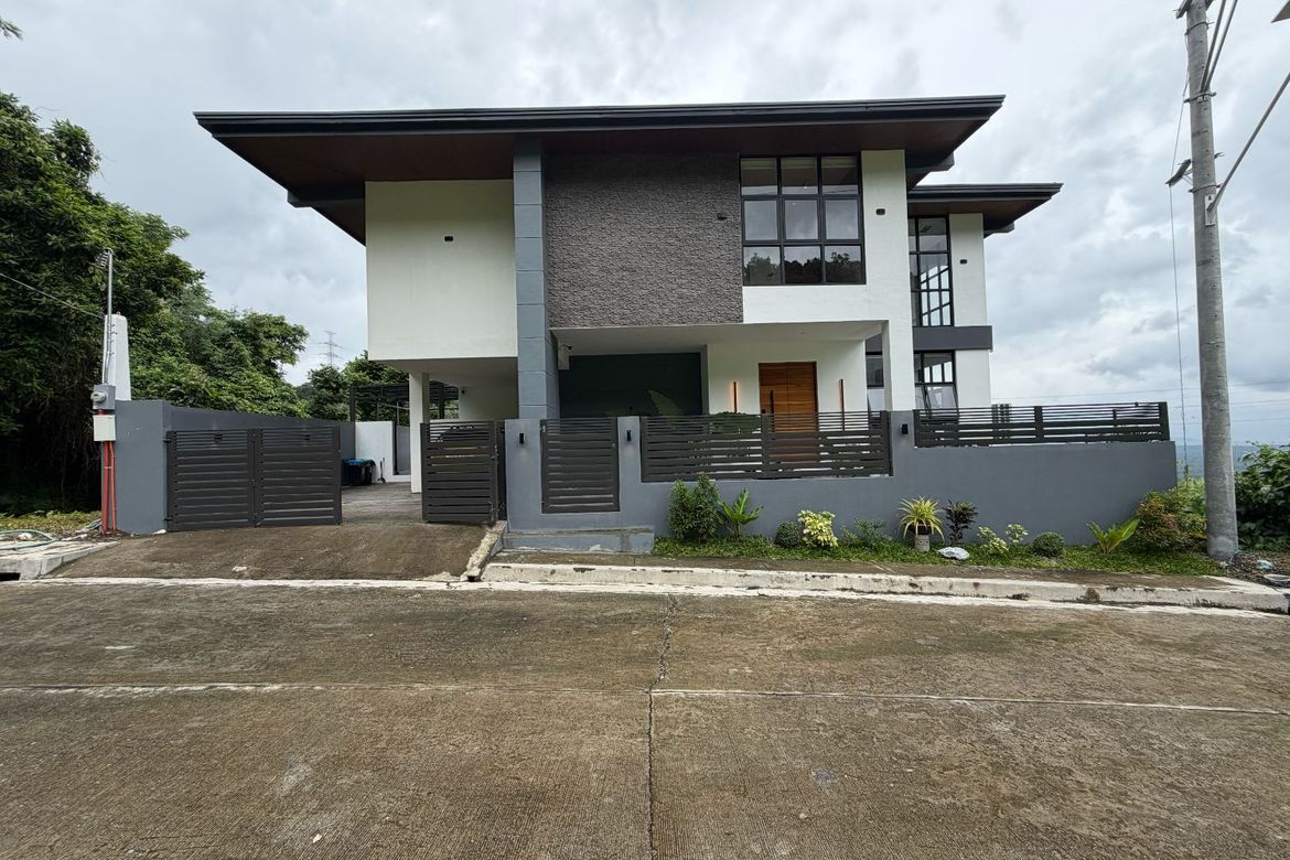 3 Bedroom House for Sale in Niyugan, Laurel, Batangas