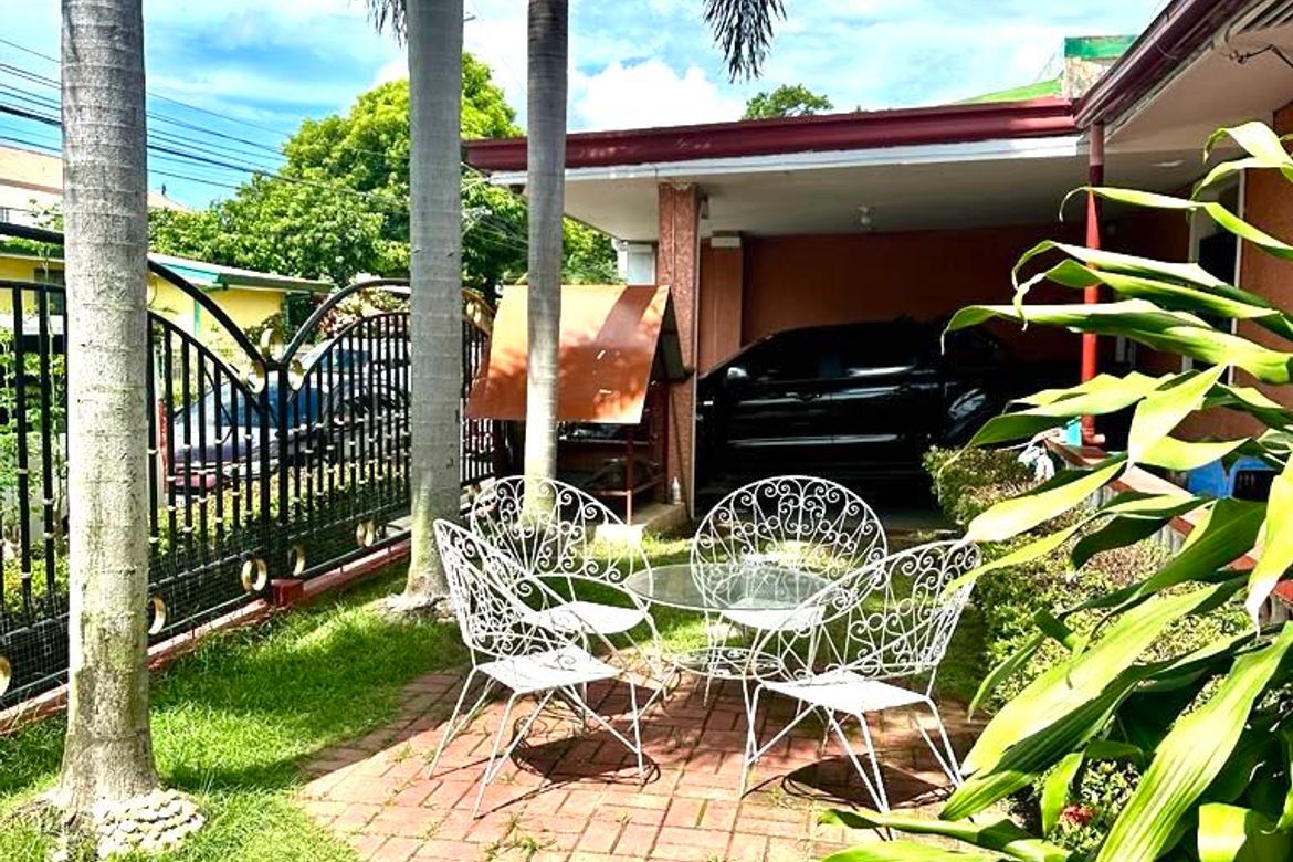 3 Bedroom House for Sale in Pamplona Dos, Las Piñas, Metro Manila
