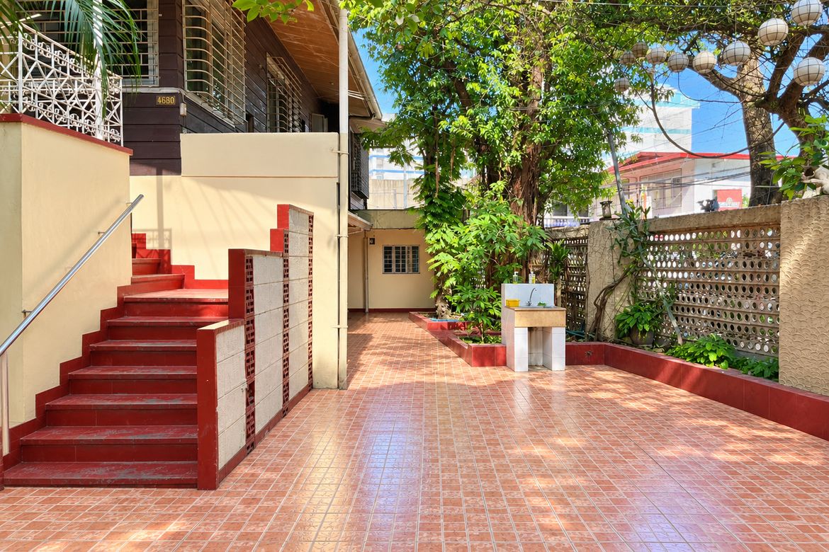 3 Bedroom House for Sale in Poblacion, Makati City – photo 2