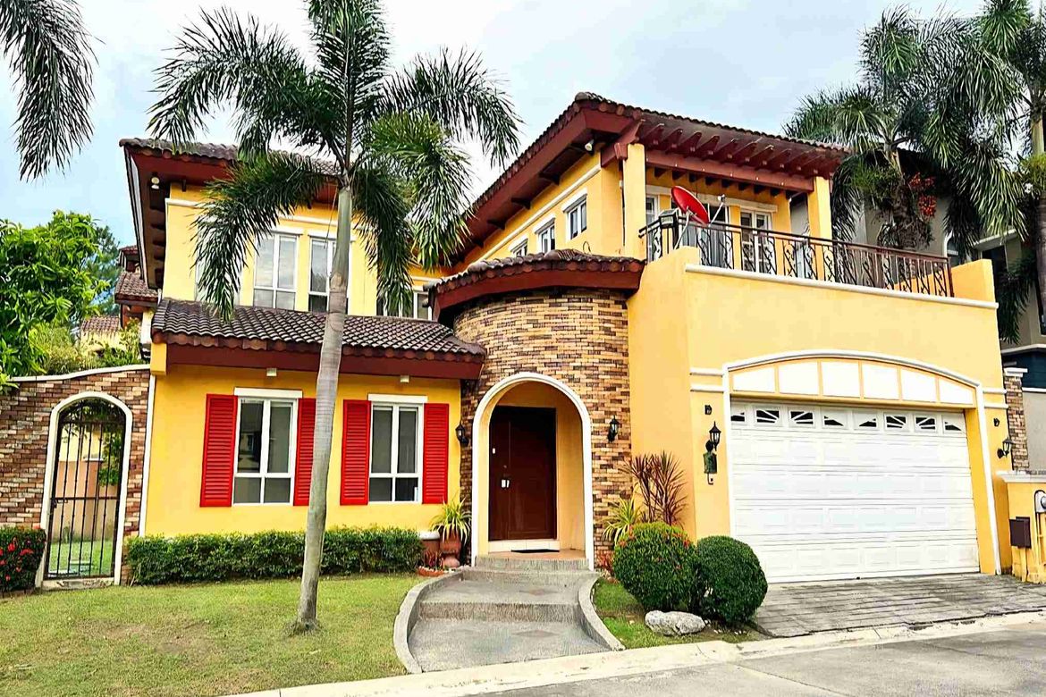 3 Bedroom House for Sale in Poblacion, Muntinlupa, Metro Manila