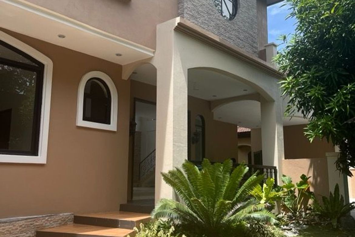 3 Bedroom House for Sale in Portofino Heights, Almanza Dos, Las Piñas, Metro Manila – photo 2