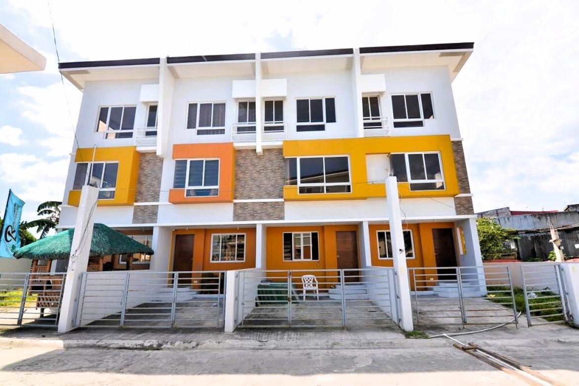 3 Bedroom House for Sale in Pulang Lupa Dos, Las Piñas, Metro Manila