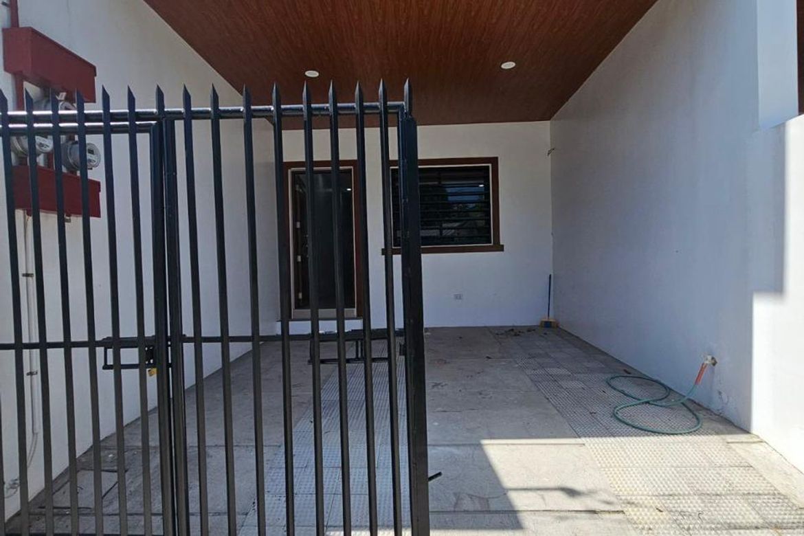 3 Bedroom House for Sale in Pulang Lupa Dos, Las Piñas, Metro Manila – photo 2
