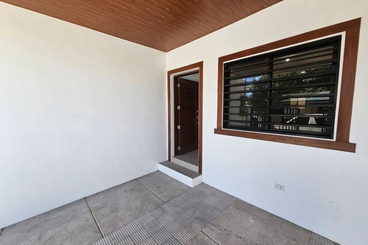 3 Bedroom House for Sale in Pulang Lupa Dos, Las Piñas, Metro Manila – photo 3