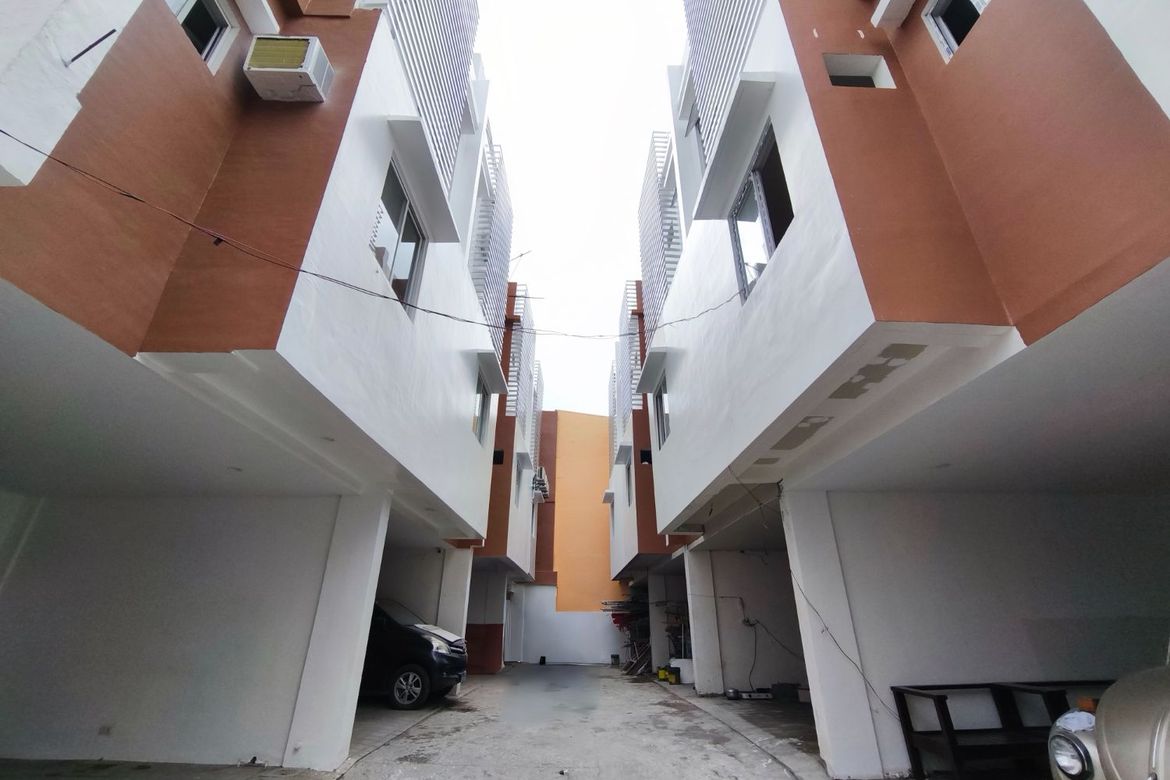 3 Bedroom House for Sale in Quirino 2-A, Quezon City, Metro Manila near LRT-2 Anonas