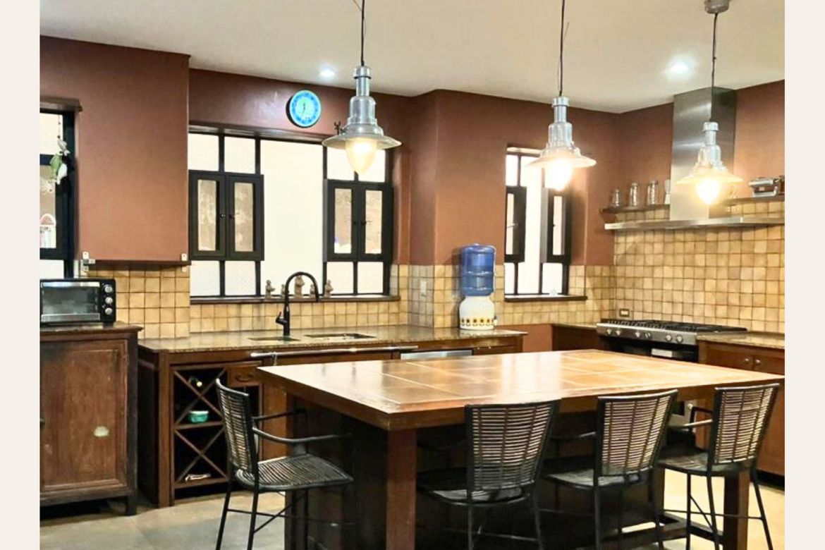 3 Bedroom House for Sale in Saint Ignatius, Quezon City, Metro Manila – photo 5