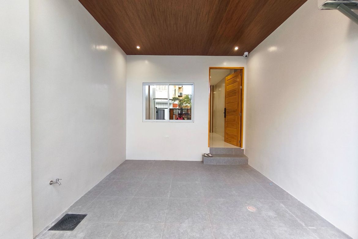 3 Bedroom House for Sale in San Isidro, Parañaque, Metro Manila – photo 2
