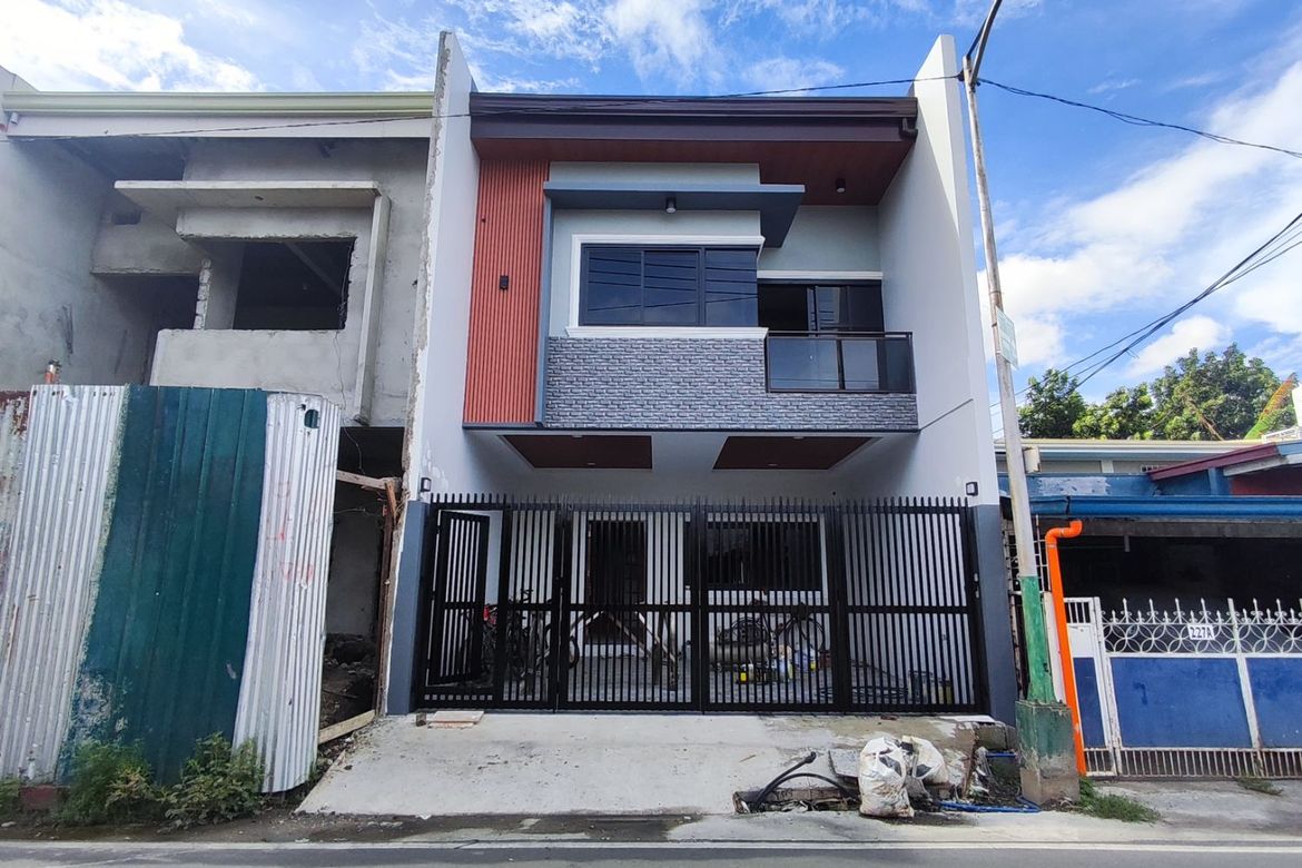 3 Bedroom House for Sale in San Isidro, Parañaque, Metro Manila