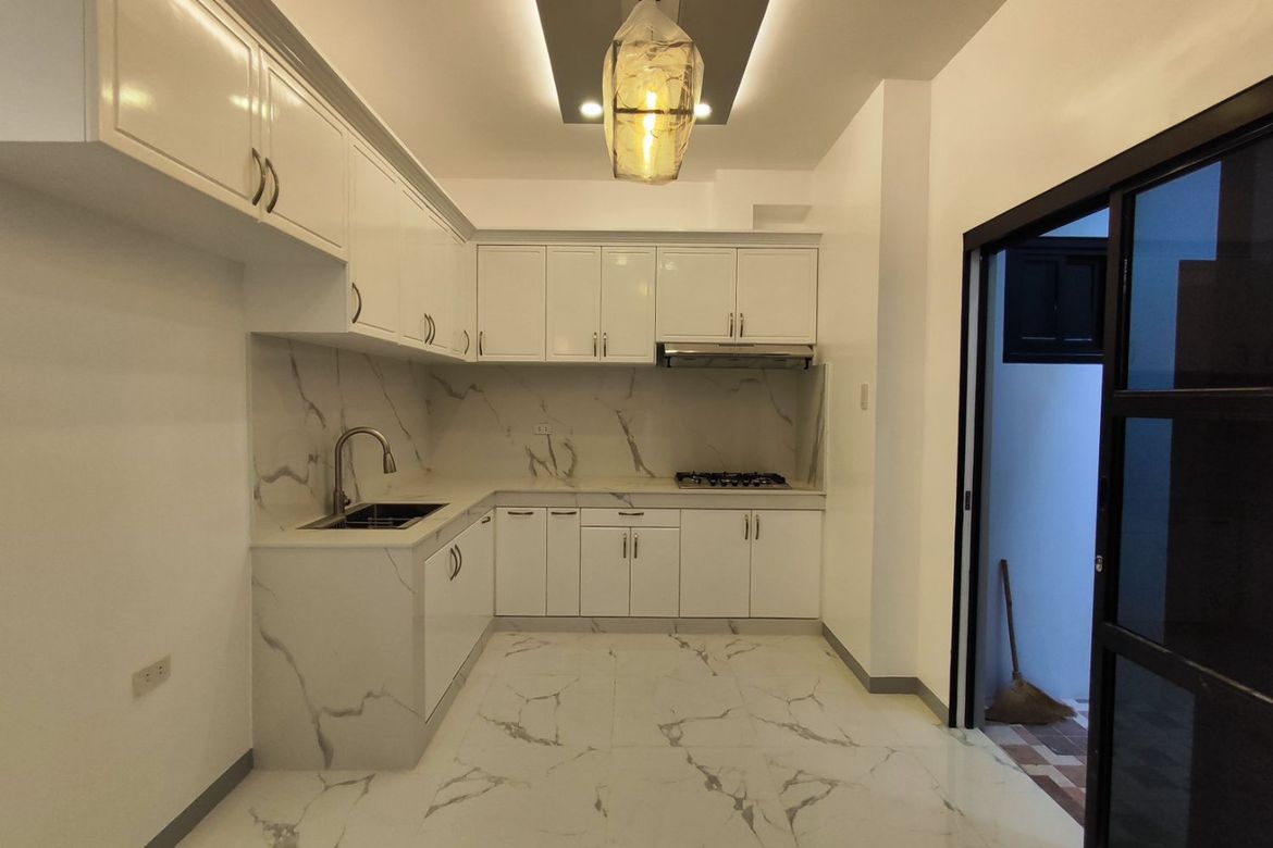3 Bedroom House for Sale in San Isidro, Parañaque, Metro Manila – photo 3