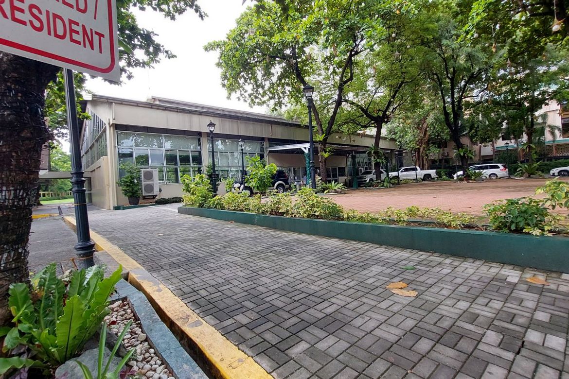 3 Bedroom House for Sale in San Lorenzo, Makati, Metro Manila near MRT-3 Ayala