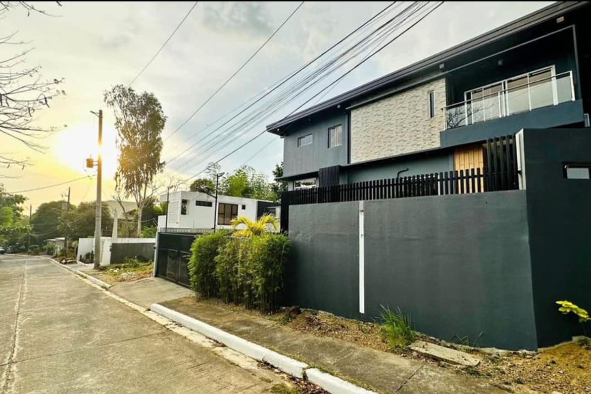3 Bedroom House for Sale in Santa Cruz, Antipolo, Rizal