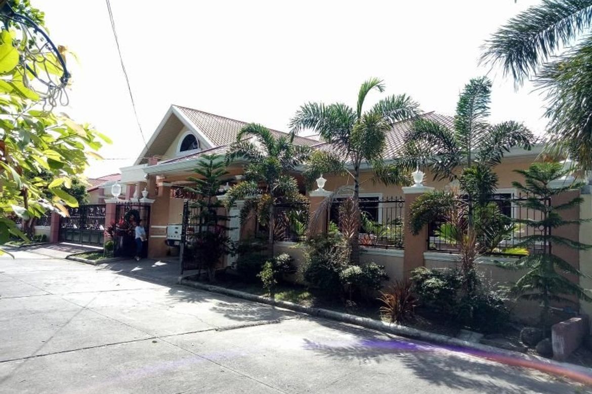 3 Bedroom House for Sale in Santa Teresita, Angeles, Pampanga