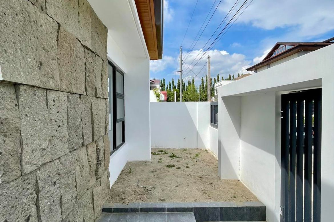 3 Bedroom House for Sale in Telabastagan, San Fernando, Pampanga – photo 4