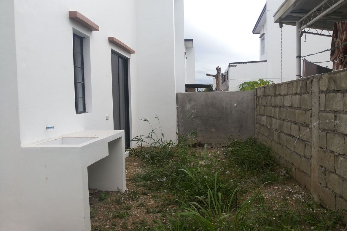 3 Bedroom House for Sale in The Beacon, Biñan, Laguna – photo 8