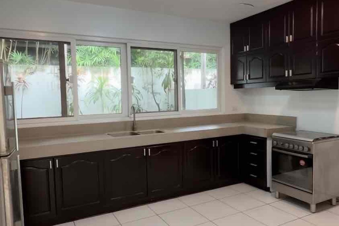 3 Bedroom House for Sale in Urdaneta, Makati, Metro Manila near MRT-3 Buendia – photo 5
