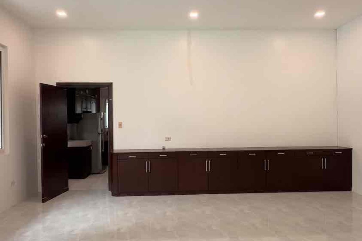 3 Bedroom House for Sale in Urdaneta, Makati, Metro Manila near MRT-3 Buendia – photo 6