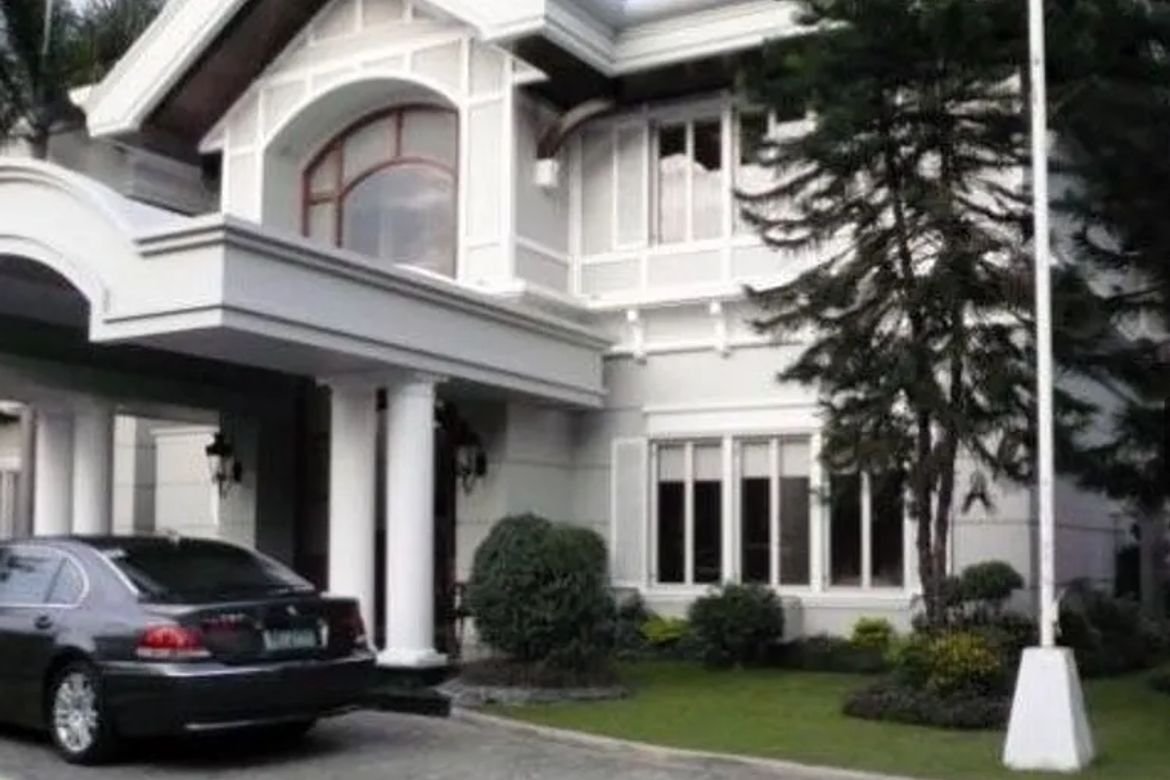 3 Bedroom House for Sale in Urdaneta Village, Bangkal, Makati, Metro Manila near MRT-3 Magallanes – photo 2