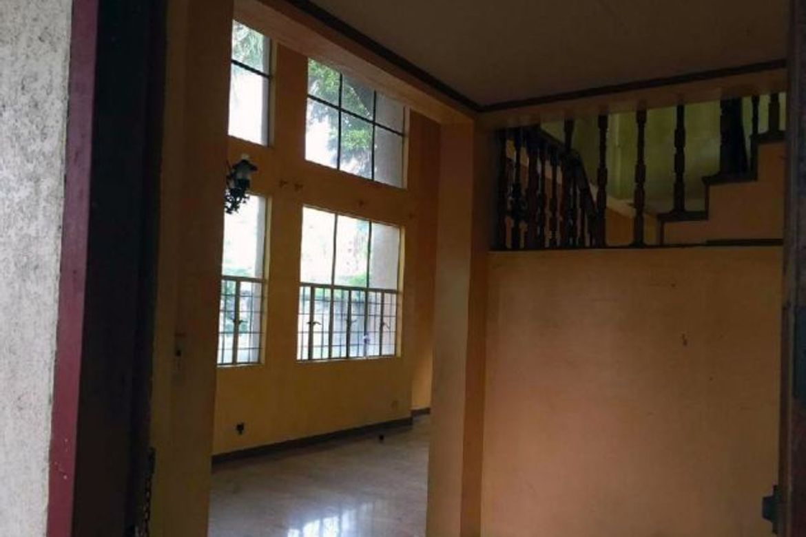 3 Bedroom House for Sale in Urdaneta Village, Bangkal, Makati, Metro Manila near MRT-3 Magallanes