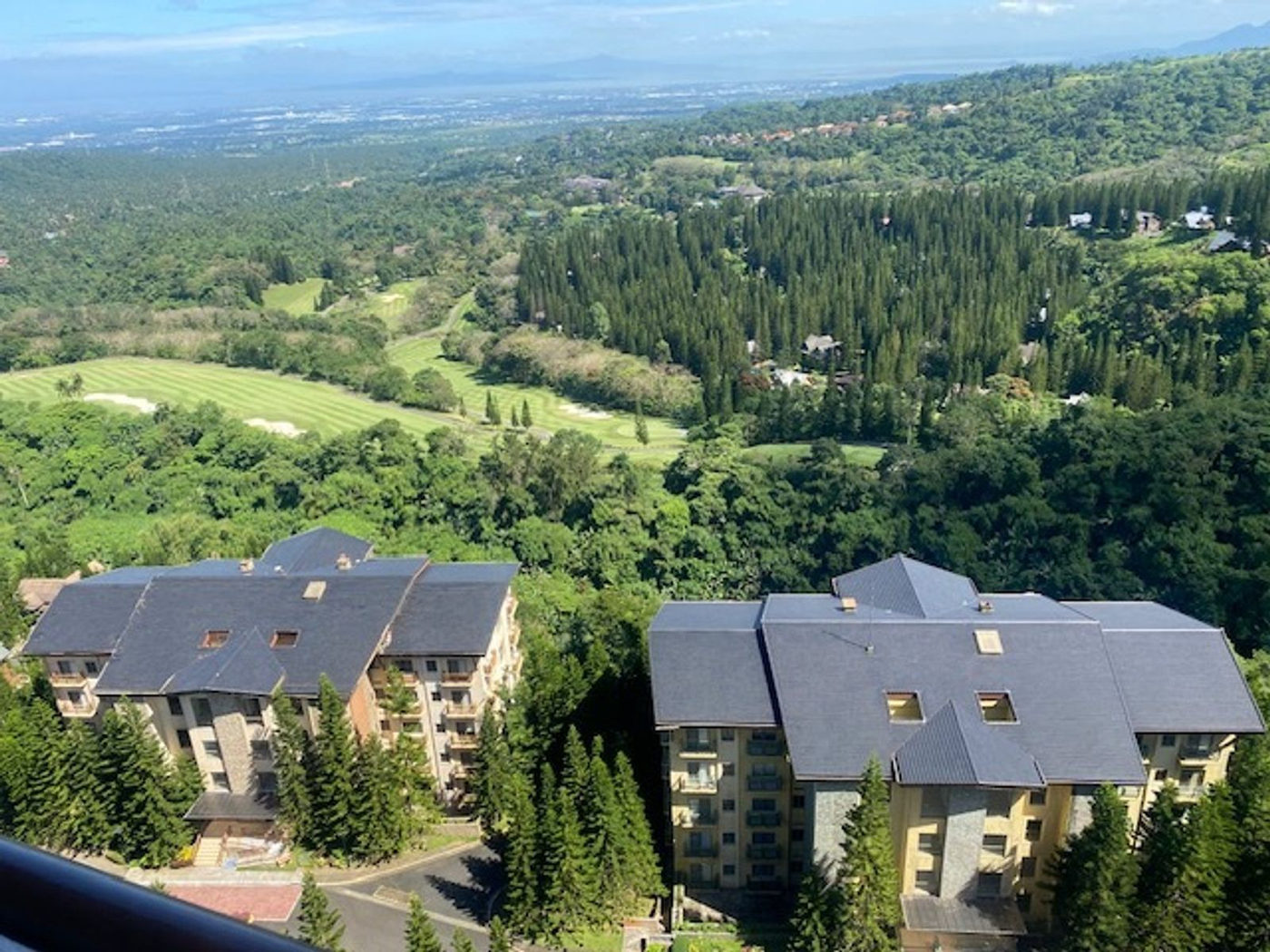 Magnificent 3-Bedroom Penthouse for Sale in Woodridge Mahogany Building, Tagaytay Highlands – photo 8