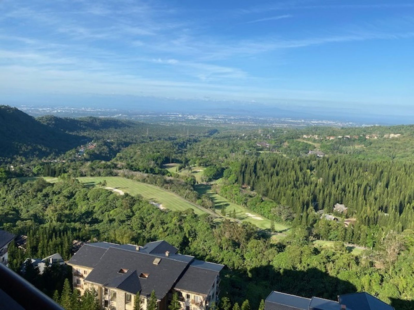 Magnificent 3-Bedroom Penthouse for Sale in Woodridge Mahogany Building, Tagaytay Highlands – photo 9
