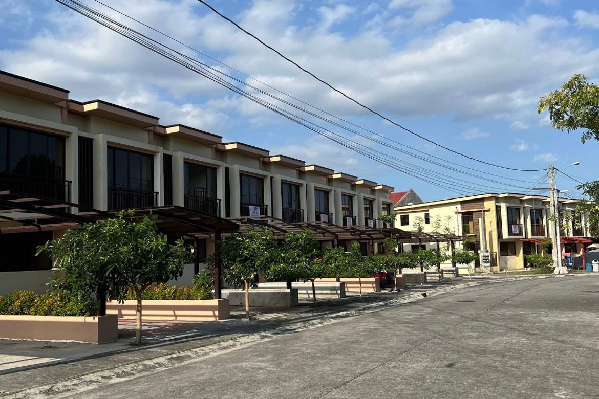 3 Bedroom Townhouse for Sale in Almanza Uno, Las Piñas, Metro Manila – photo 2