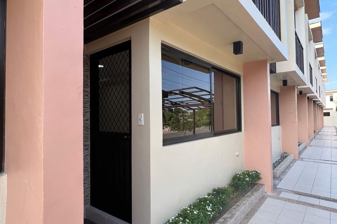 3 Bedroom Townhouse for Sale in Almanza Uno, Las Piñas, Metro Manila – photo 5