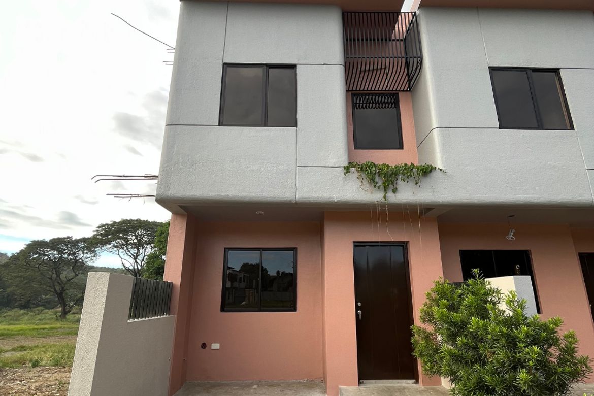 3 Bedroom Townhouse for Sale in Balite, Rodriguez, Rizal