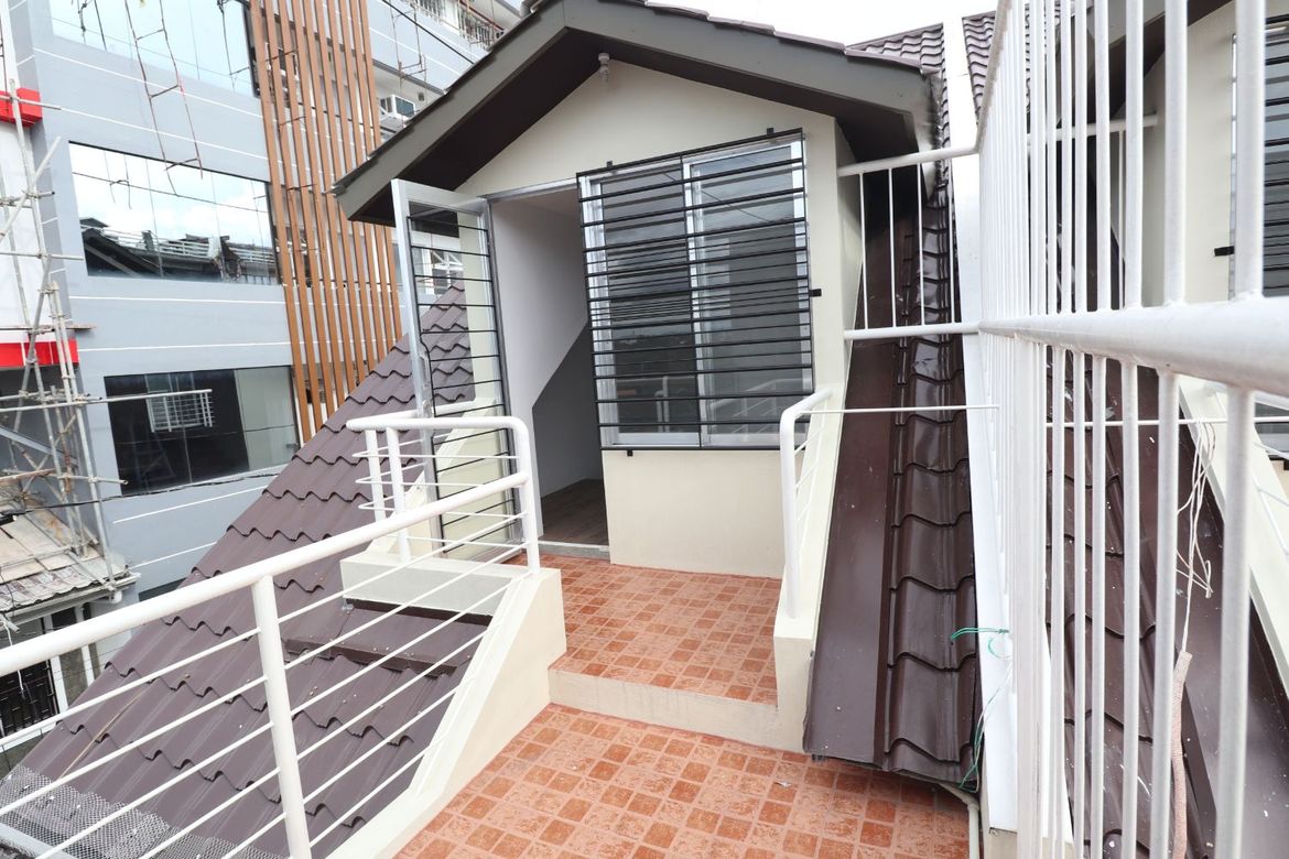3 Bedroom Townhouse for Sale in Barangay 42, Caloocan, Metro Manila near LRT-1 R. Papa