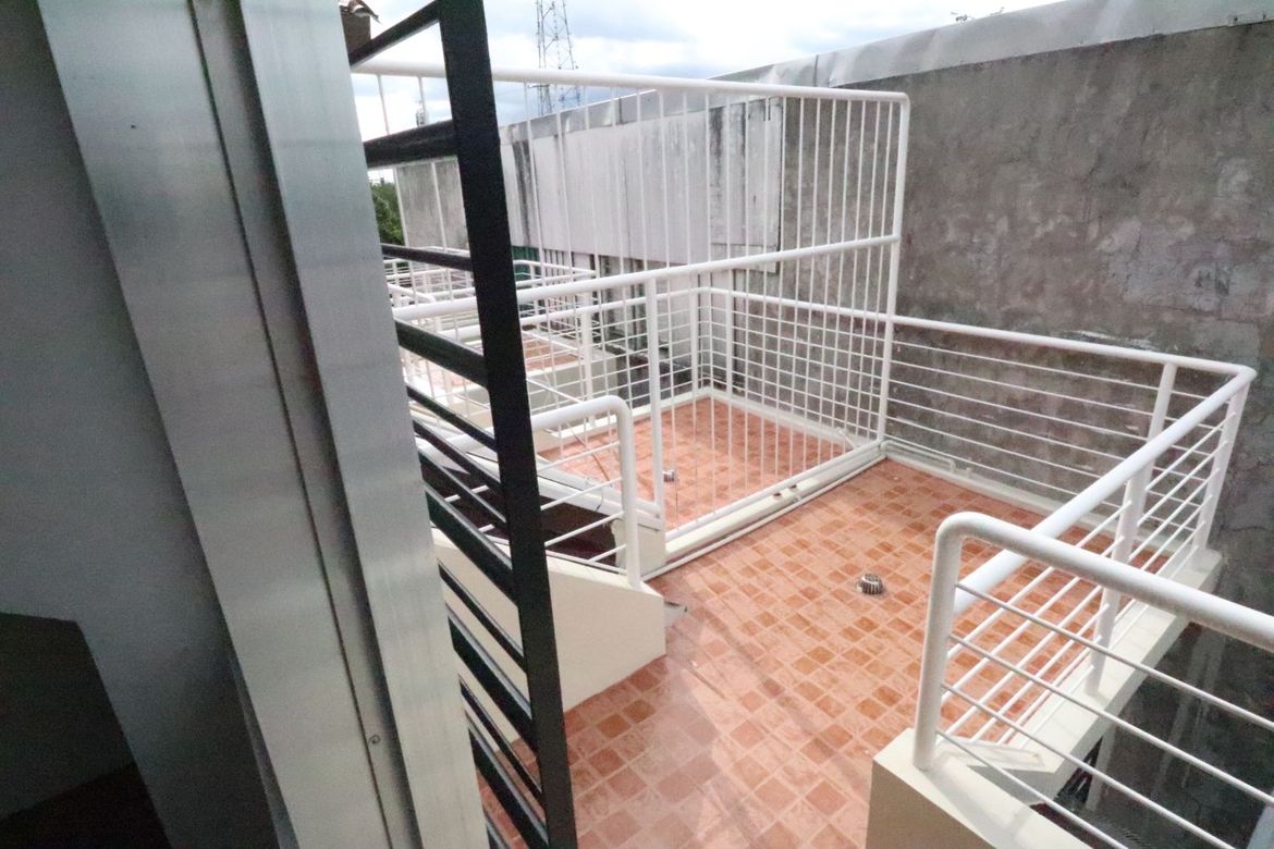 3 Bedroom Townhouse for Sale in Barangay 42, Caloocan, Metro Manila near LRT-1 R. Papa – photo 2