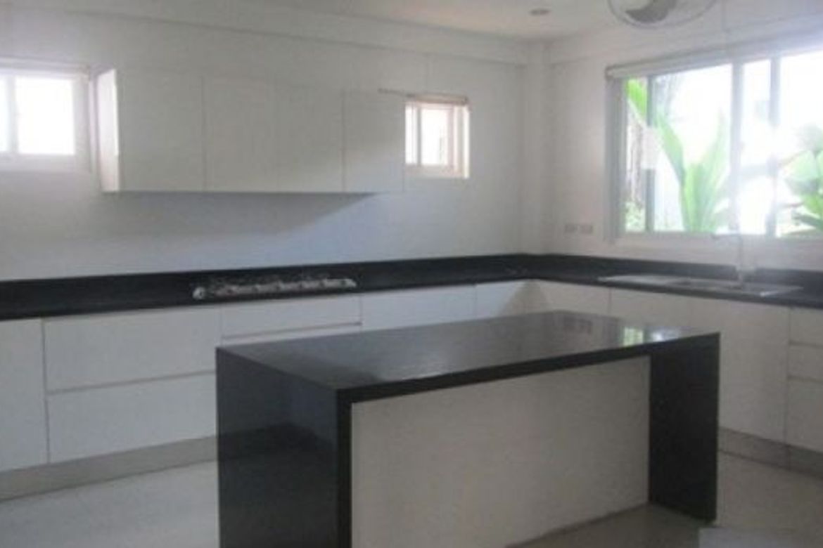 3 Bedroom Townhouse for Sale in Dasmariñas Village, Dasmariñas North, Makati, Metro Manila near MRT-3 Magallanes – photo 2