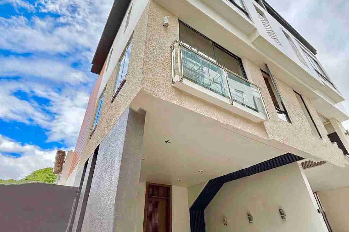 3 Bedroom Townhouse for Sale in Immaculate Concepcion, Quezon City, Metro Manila near MRT-3 Araneta Center-Cubao – photo 3