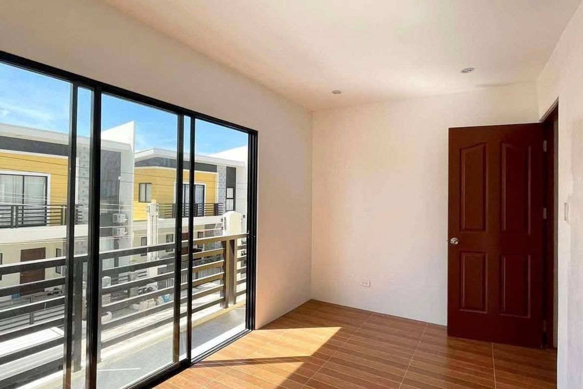 3 Bedroom Townhouse for Sale in Looc, Lapu-Lapu, Cebu – photo 2