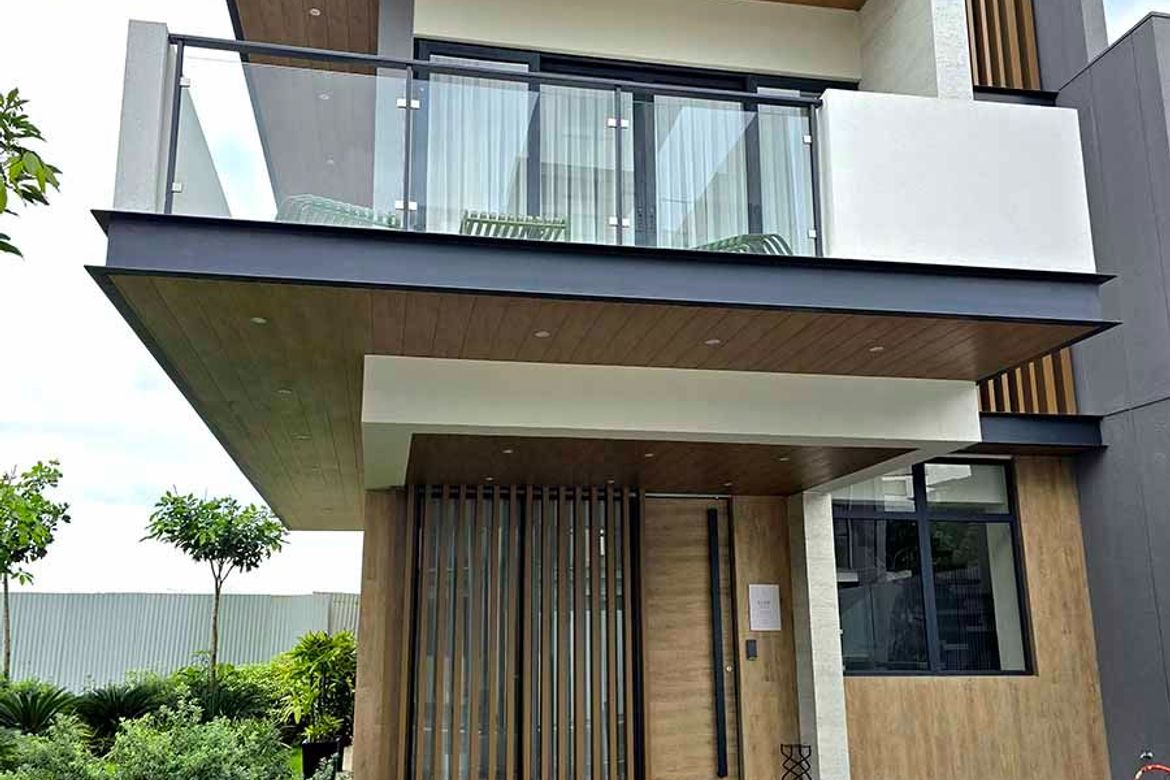 3 Bedroom Townhouse for Sale in Loyola Heights, Quezon City, Metro Manila near LRT-2 Katipunan