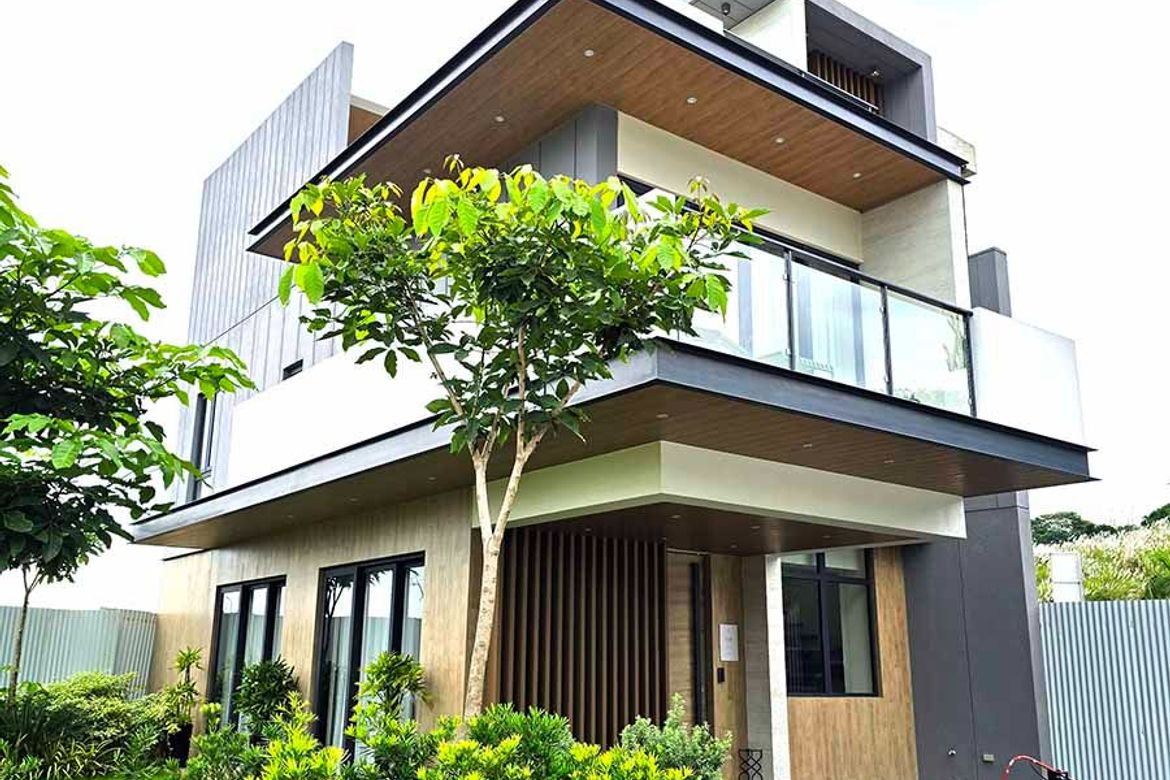 3 Bedroom Townhouse for Sale in Loyola Heights, Quezon City, Metro Manila near LRT-2 Katipunan – photo 2