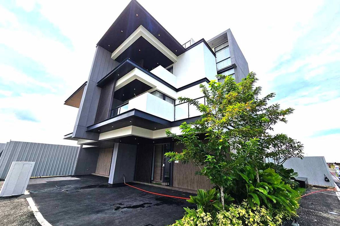 3 Bedroom Townhouse for Sale in Loyola Heights, Quezon City, Metro Manila near LRT-2 Katipunan
